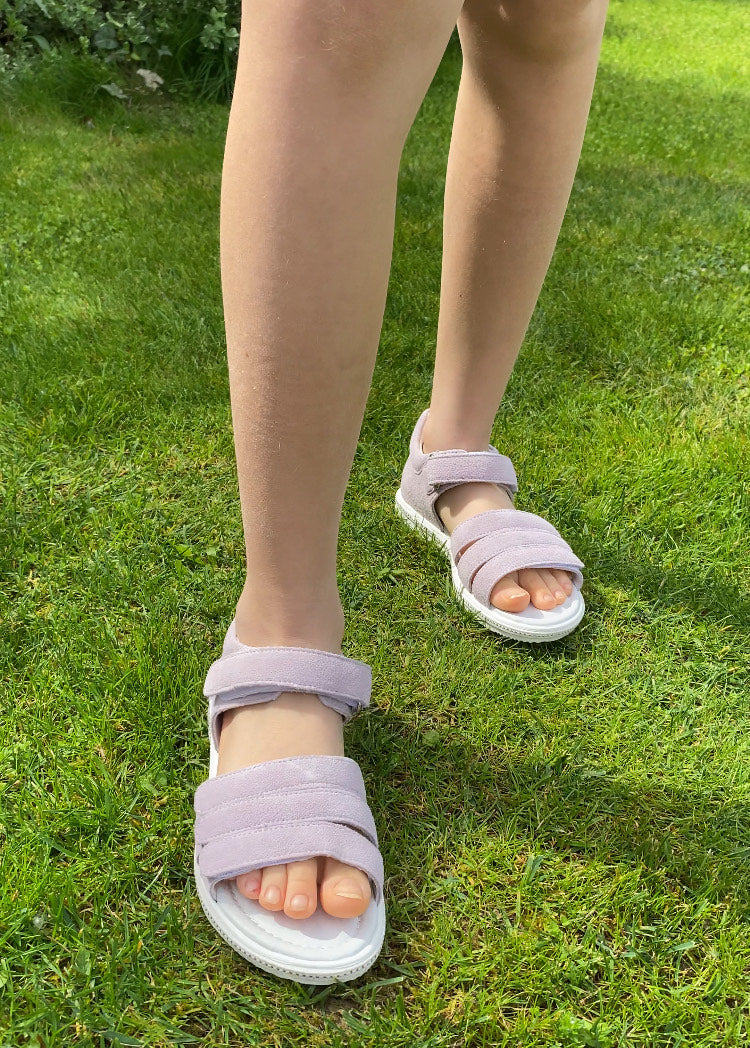 Klara purple is a sandal for older girls, who still benefit from foot arch support. The heel counter is solid. 2 velcros open fully.