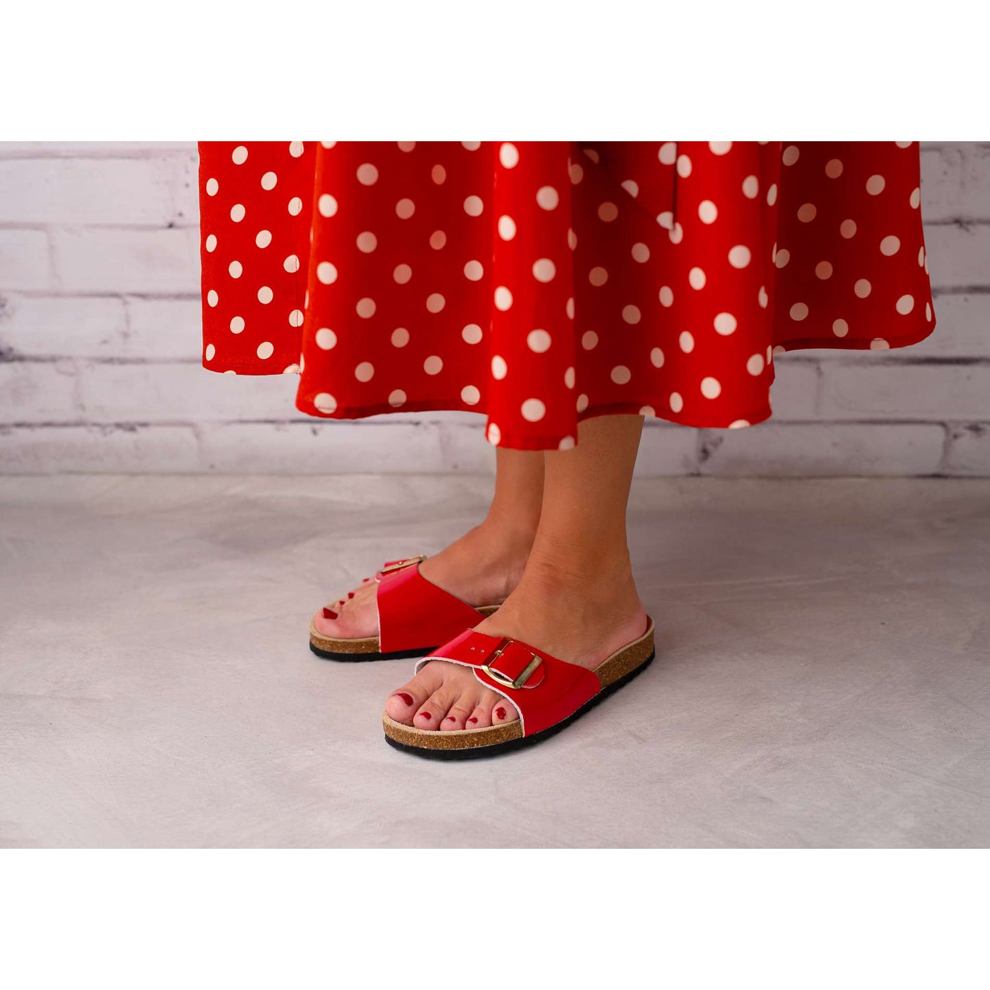 T80: color 34 - glossy red ladies orthotic sandals
