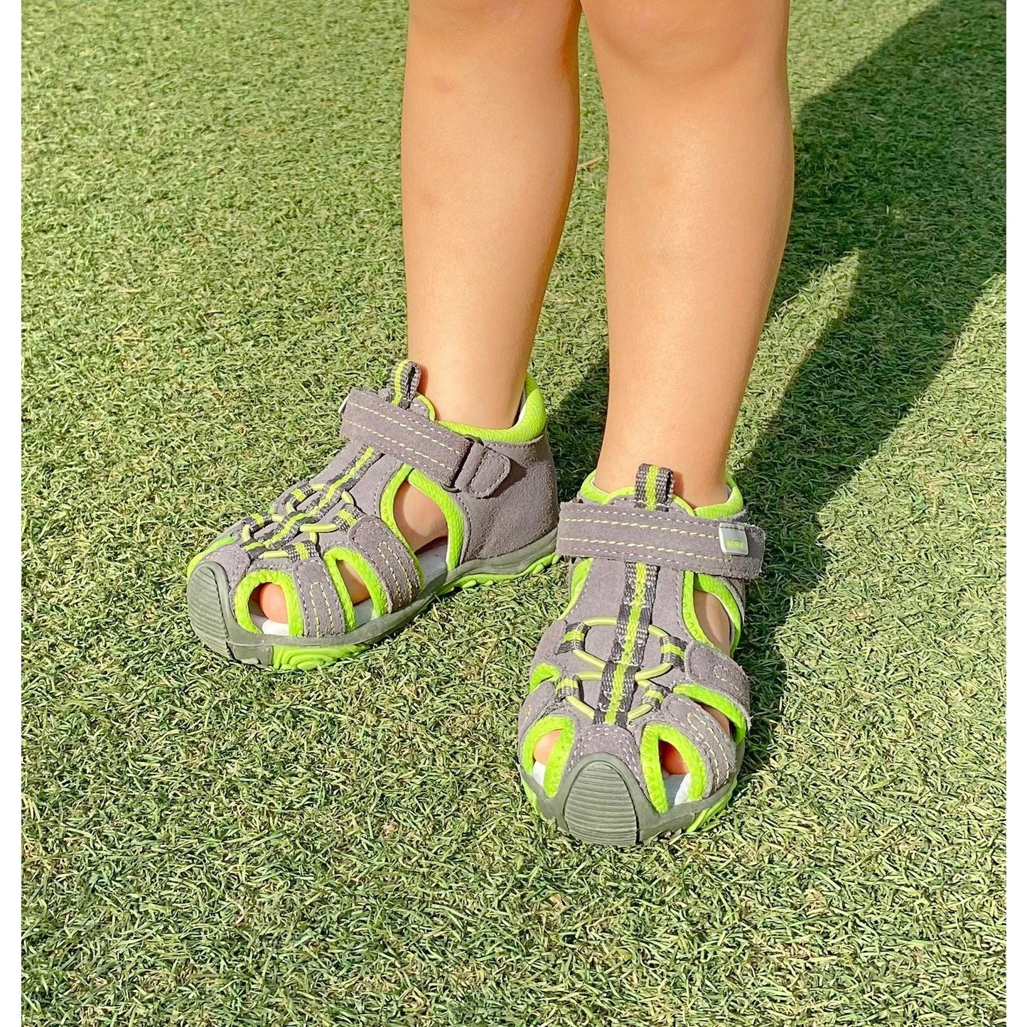 Grey green sportive sandals for small boys with a low arch support