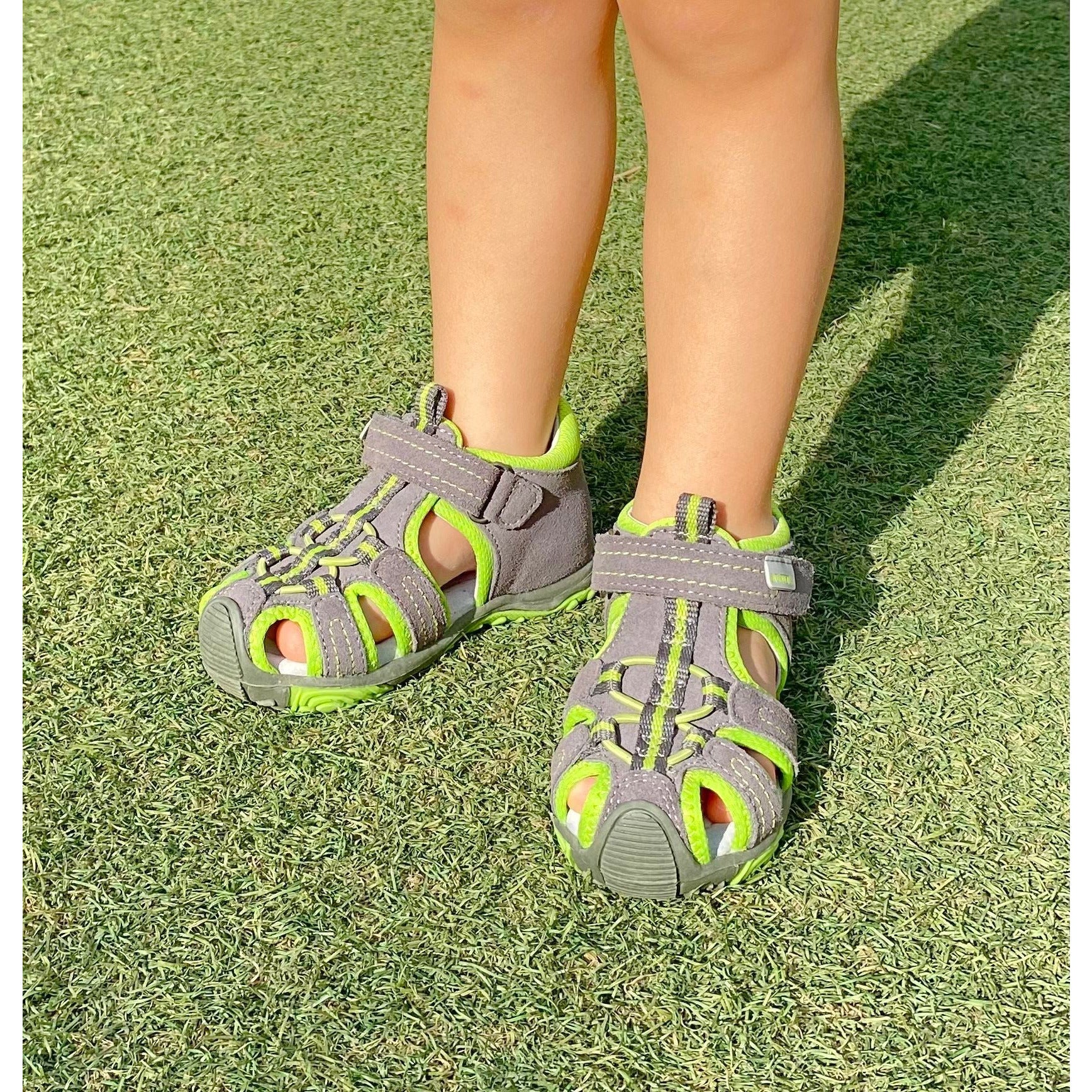Grey green sportive sandals for small boys with a low arch support