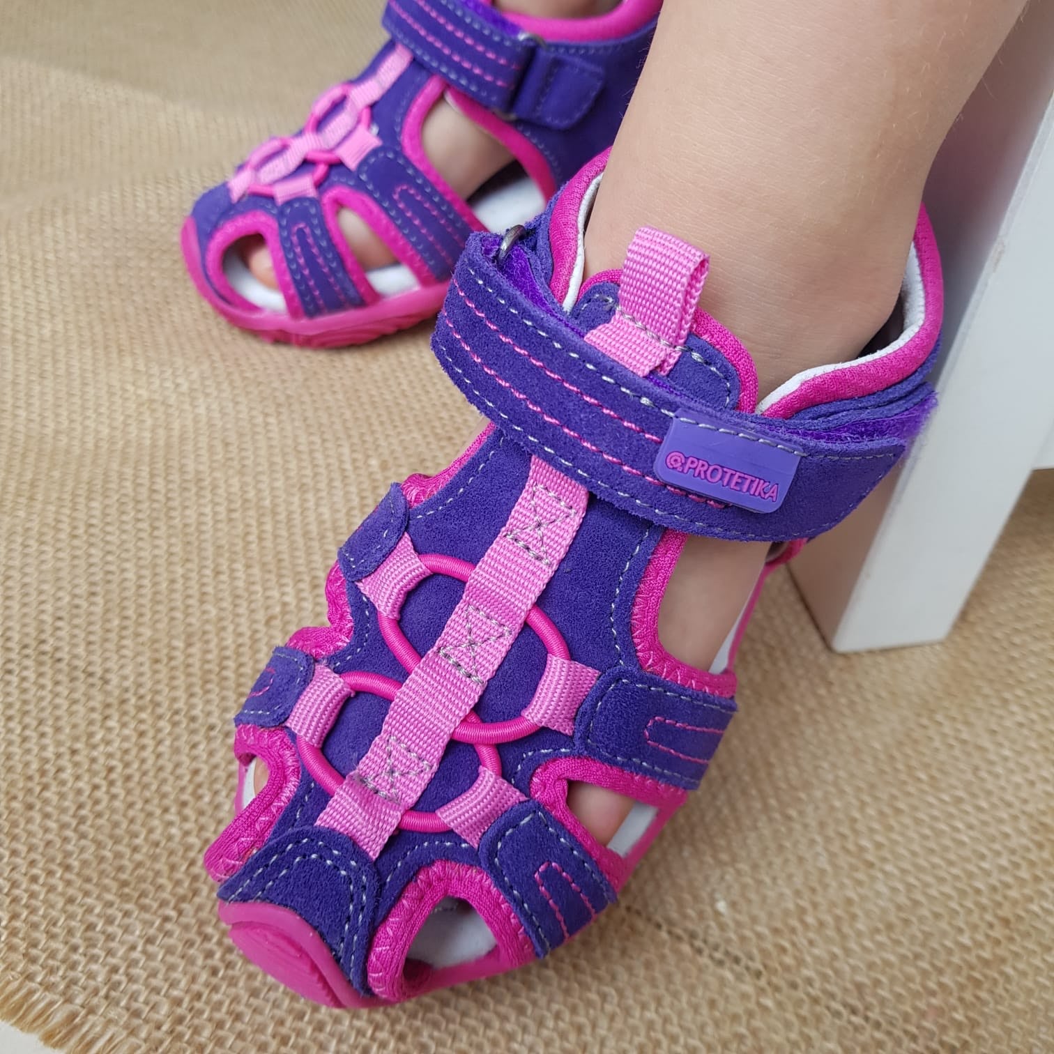 Orthotic sandals for small girls, size EU 26