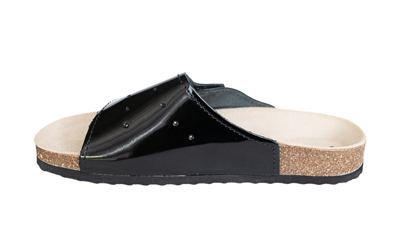 Black glossy orthopedic cork sandals for women, leather on the sole and upper, with high arch support.