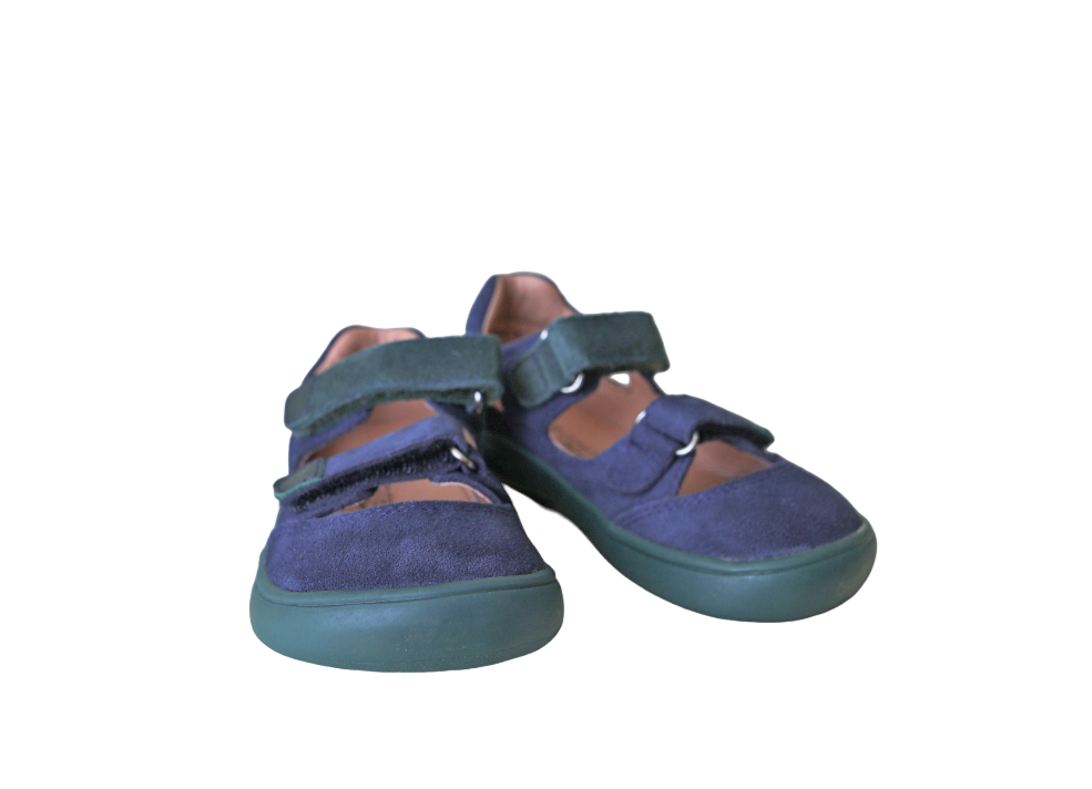Barefoot shoes TERY denim have a wide toe box, but the whole shoe is of narrower cut. You can widen it with 2 velcros.
