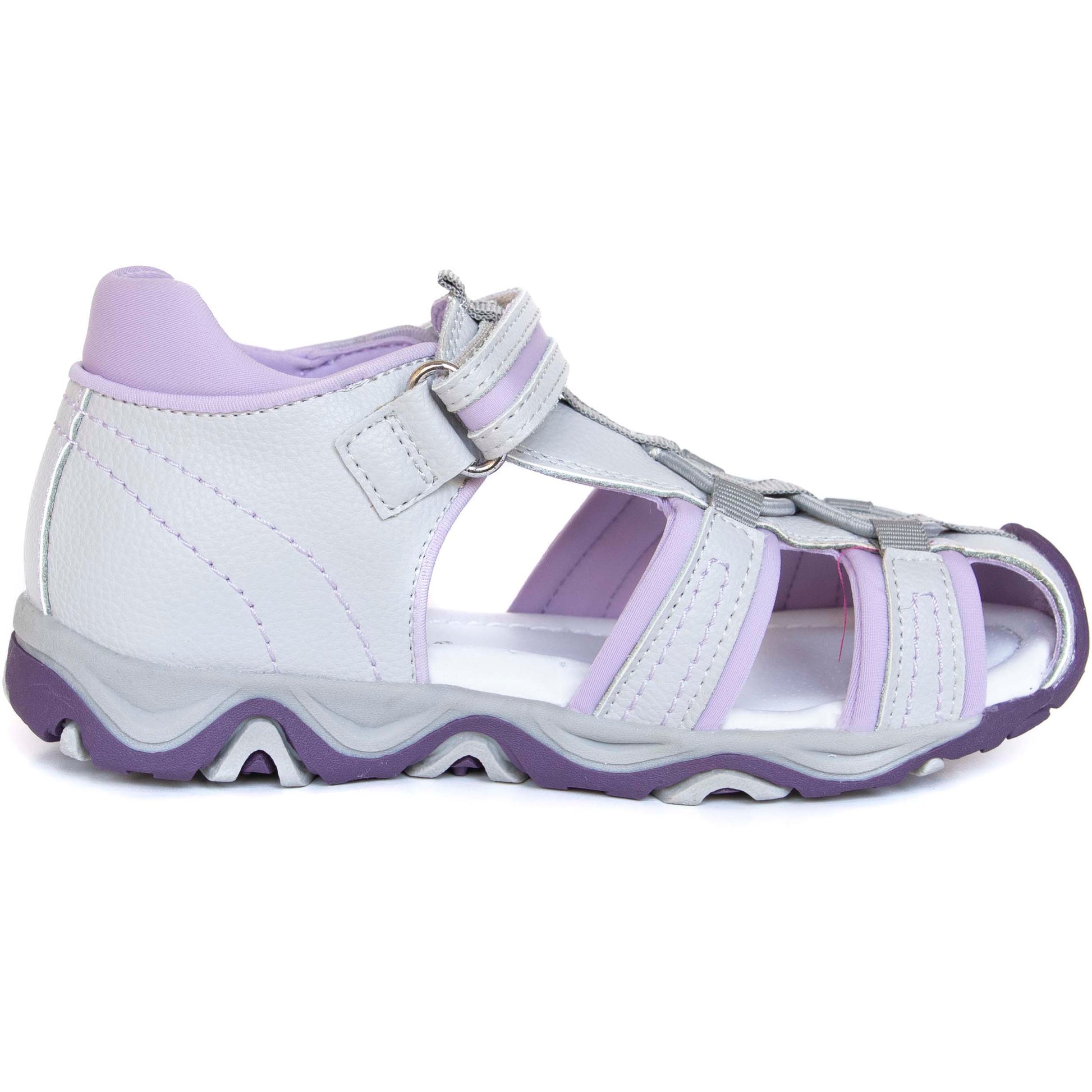 Gentle arch support, cushioned Achilles collar and a solid heel counter are great supportive features of these sportive girls sandals.