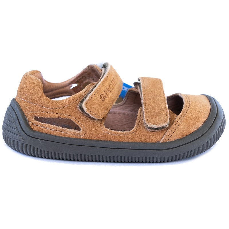 This brown thin sole barefoot sneaker is suitable for first walkers who do not show any sign of wrong foot development.