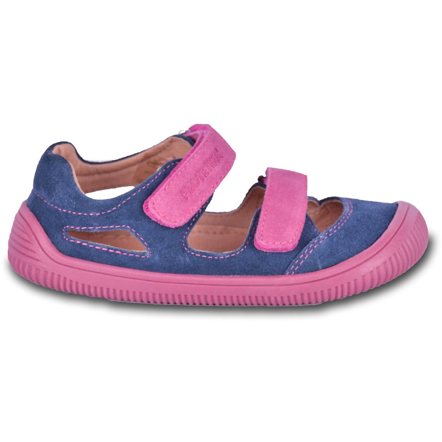 An eye catching blue pink barefoot sneaker for older girls enables your girl to perceive the ground and develop the foot arch in a natural way. The heel counter is soft and not restricting the heel.