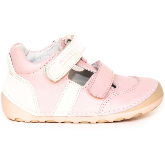 Barefoot sneaker FLIP pink is suitable for cooler weather as it is a spring season model. It has a flexible sole and 2 sets of inserts - with and without arch support.
