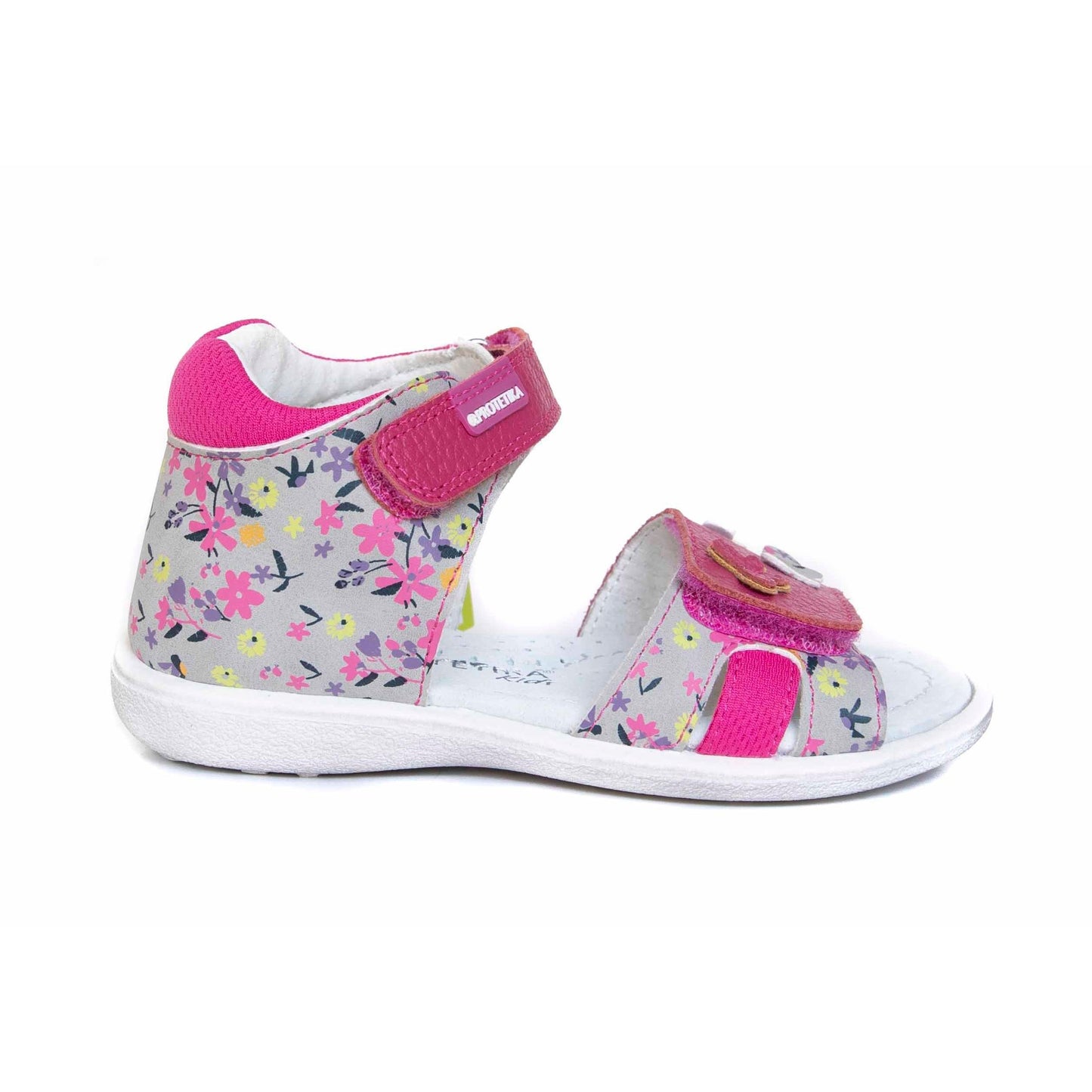 Toddler girl arch support sandals are the last piece remaining in size EU 23, shoe inside length 15 cm.