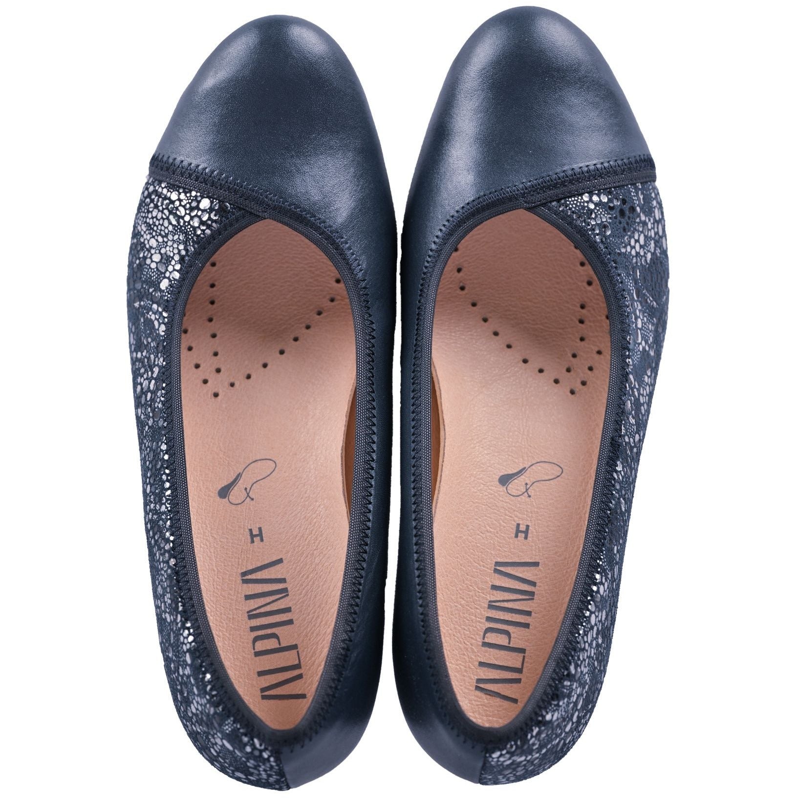 The softly cushioned insole has a leather surface and is removable.