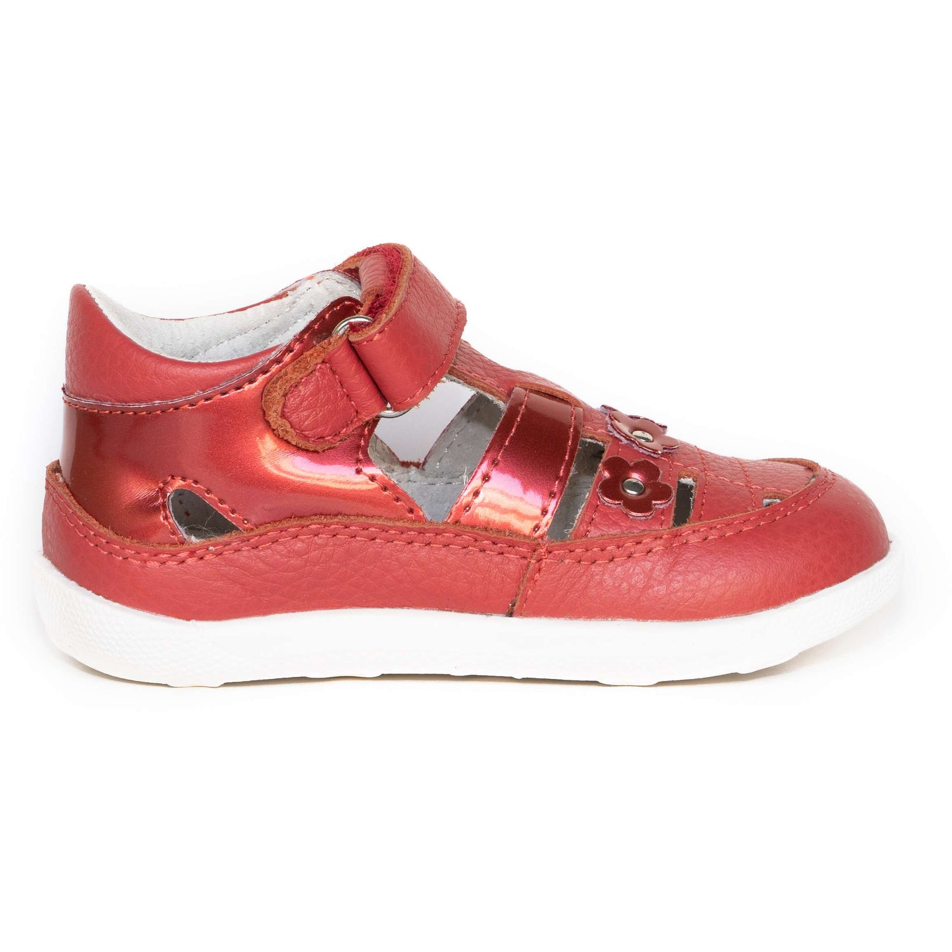 Red sandals, or shoes, for toddler girls, have a leather on the inside and in the upper. Smooth leather is easy to clean with a wet cloth.